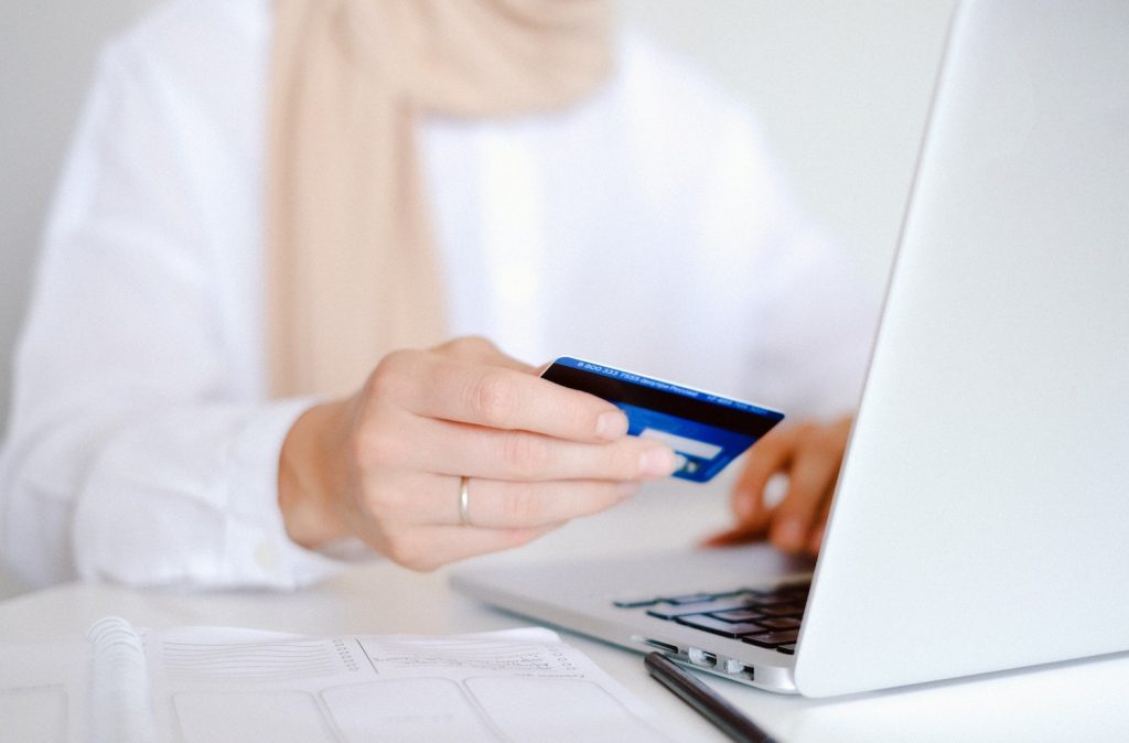 image-collecting-money-online